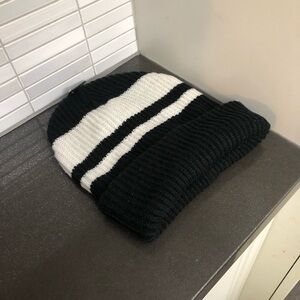 NWT Melrose and Market striped women’s knit toque